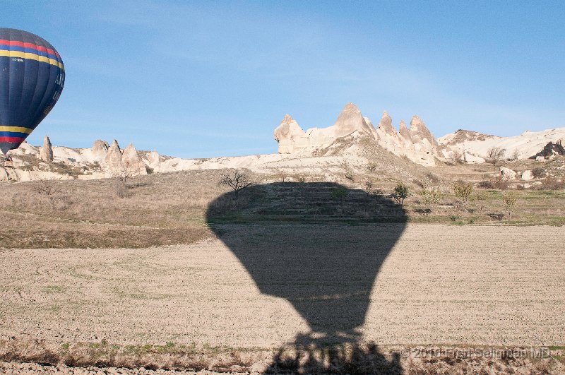 20100405_072211 D300.jpg - Shadow of balloon